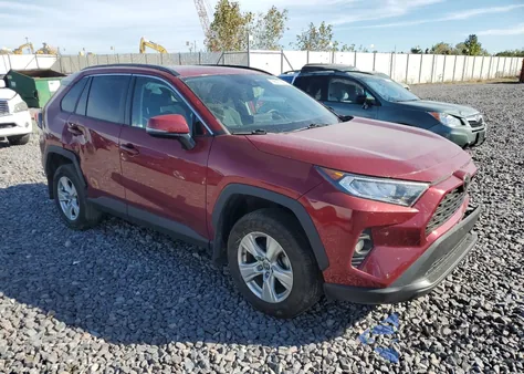 2021 Toyota Rav4 Xle z USA, uszkodzony, nr VIN 2T3P1RFV0MW236331